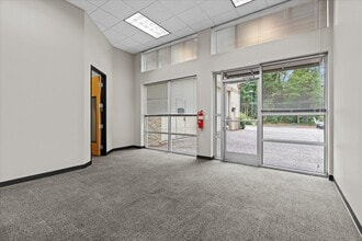6455 Lakeview Blvd, Lake Oswego, OR for lease Interior Photo- Image 1 of 24