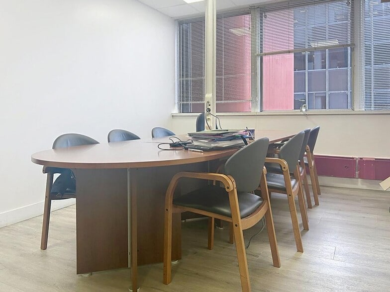 Office in Maisons-Alfort for sale - Building Photo - Image 2 of 9