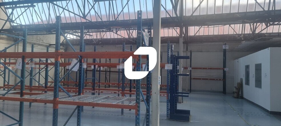 Flex in Pantin for lease - Interior Photo - Image 3 of 15