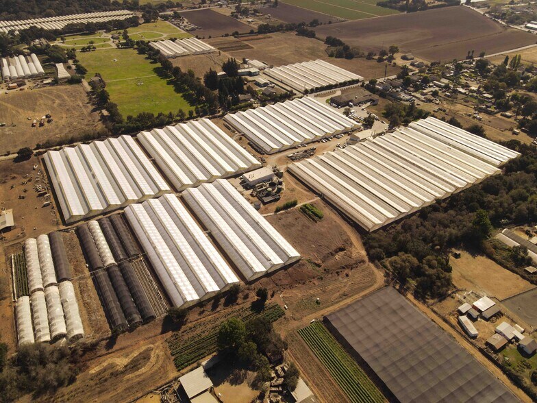 133 Hughes Rd, Watsonville, CA à vendre - Photo du bâtiment - Image 3 de 15