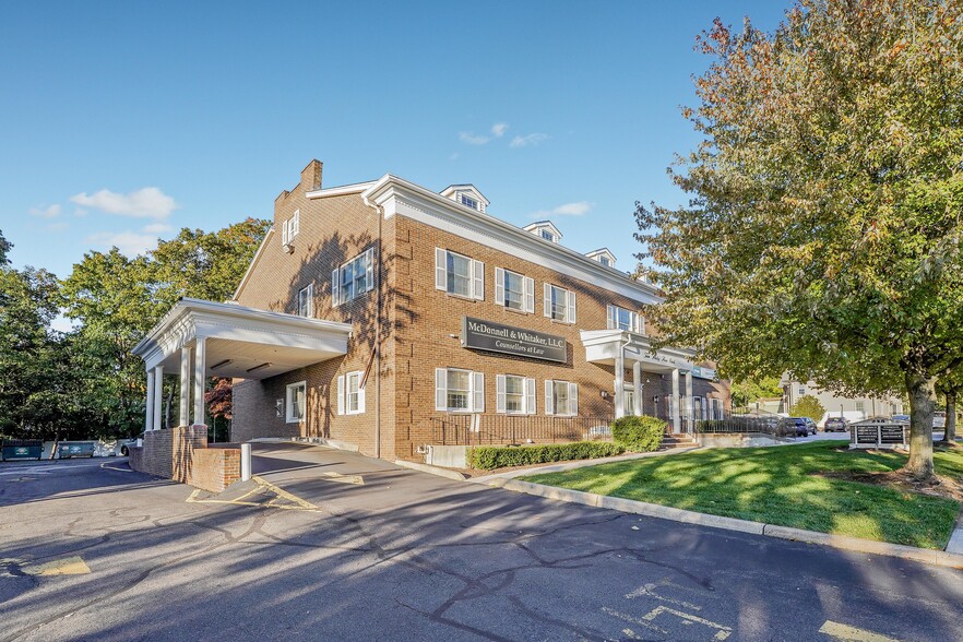 245 E Main St, Ramsey, NJ à louer - Photo du bâtiment - Image 3 de 6