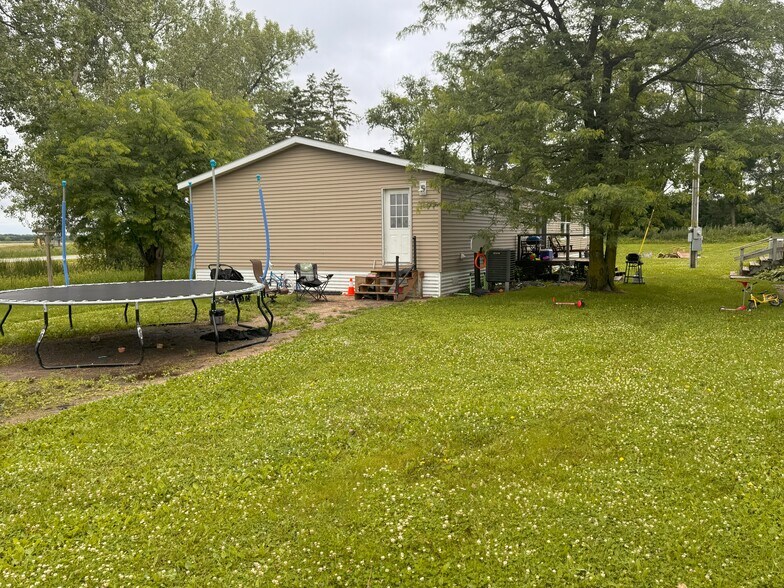 23924 Minnesota Highway 22, Litchfield, MN à vendre - Photo du bâtiment - Image 2 de 26