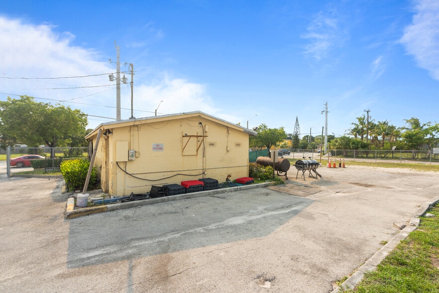 700 NW 27th Ave, Fort Lauderdale, FL for lease - Building Photo - Image 3 of 7
