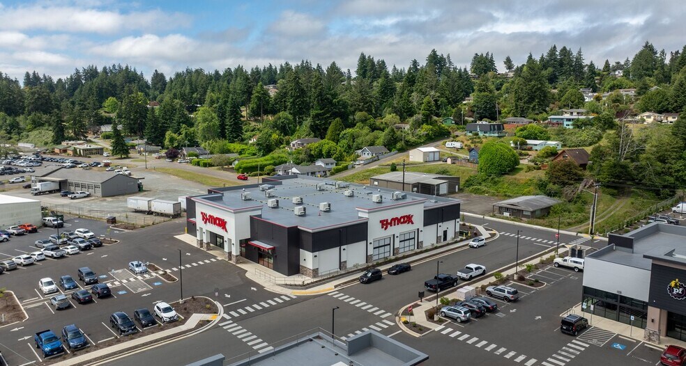 1233 Teakwood Ave, Coos Bay, OR à vendre - Photo du bâtiment - Image 3 de 16