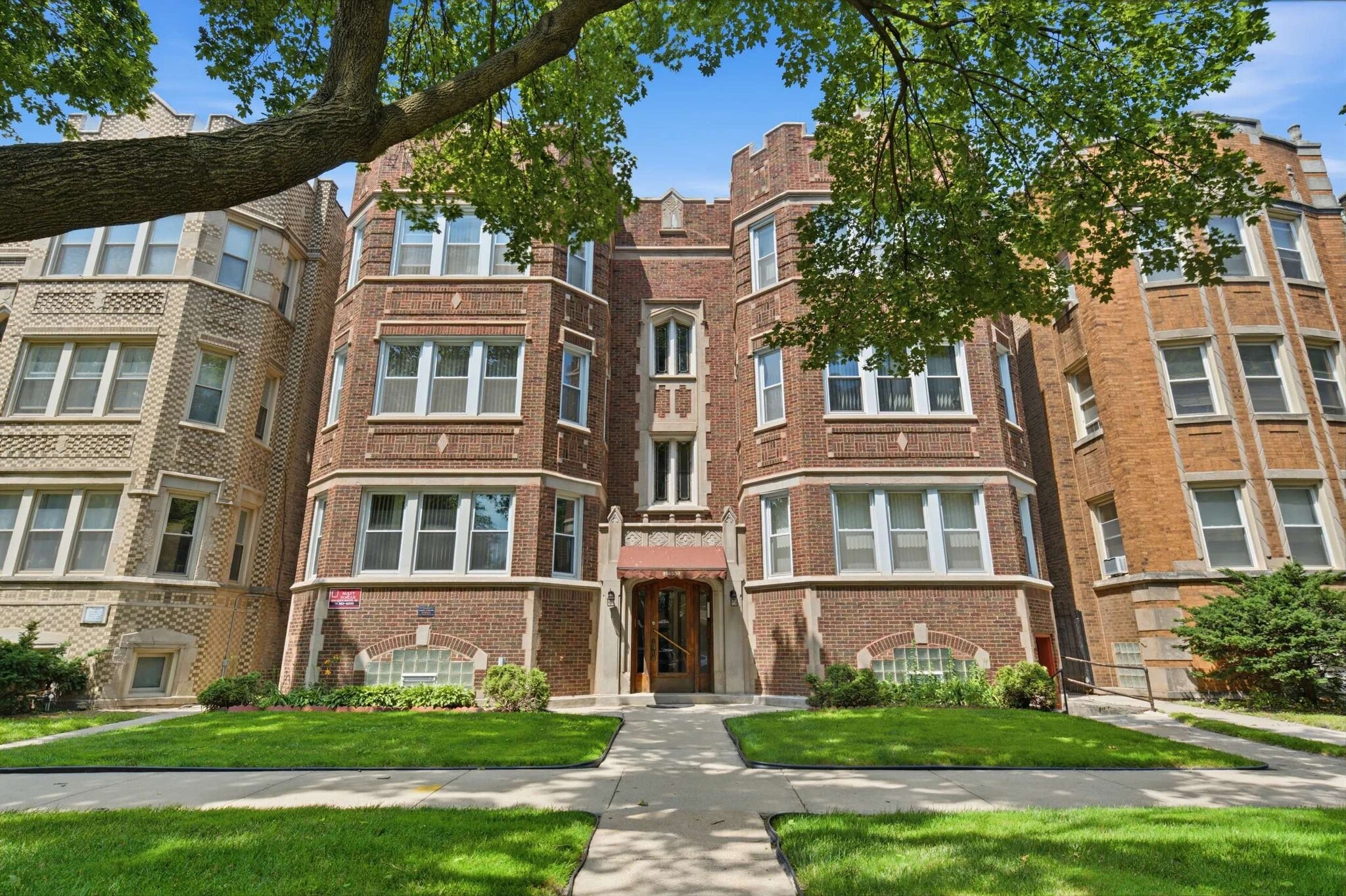 8138 S Calumet Ave, Chicago, IL à vendre Photo du bâtiment- Image 1 de 20