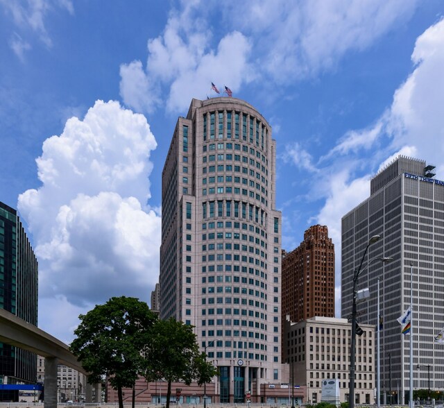 150 W Jefferson Ave, Detroit, MI à louer - Photo du bâtiment - Image 2 de 10