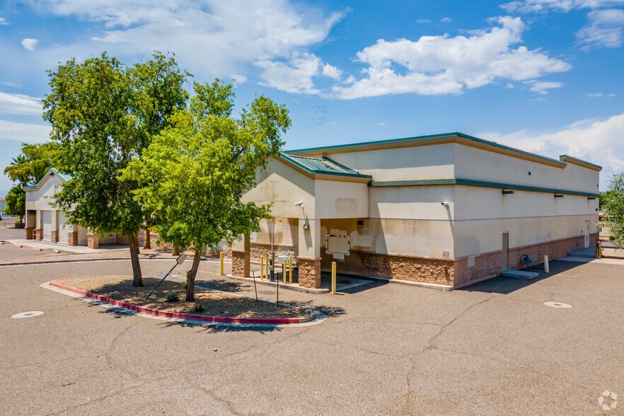 7434 W Indian School Rd, Phoenix, AZ à louer - Photo du bâtiment - Image 3 de 5