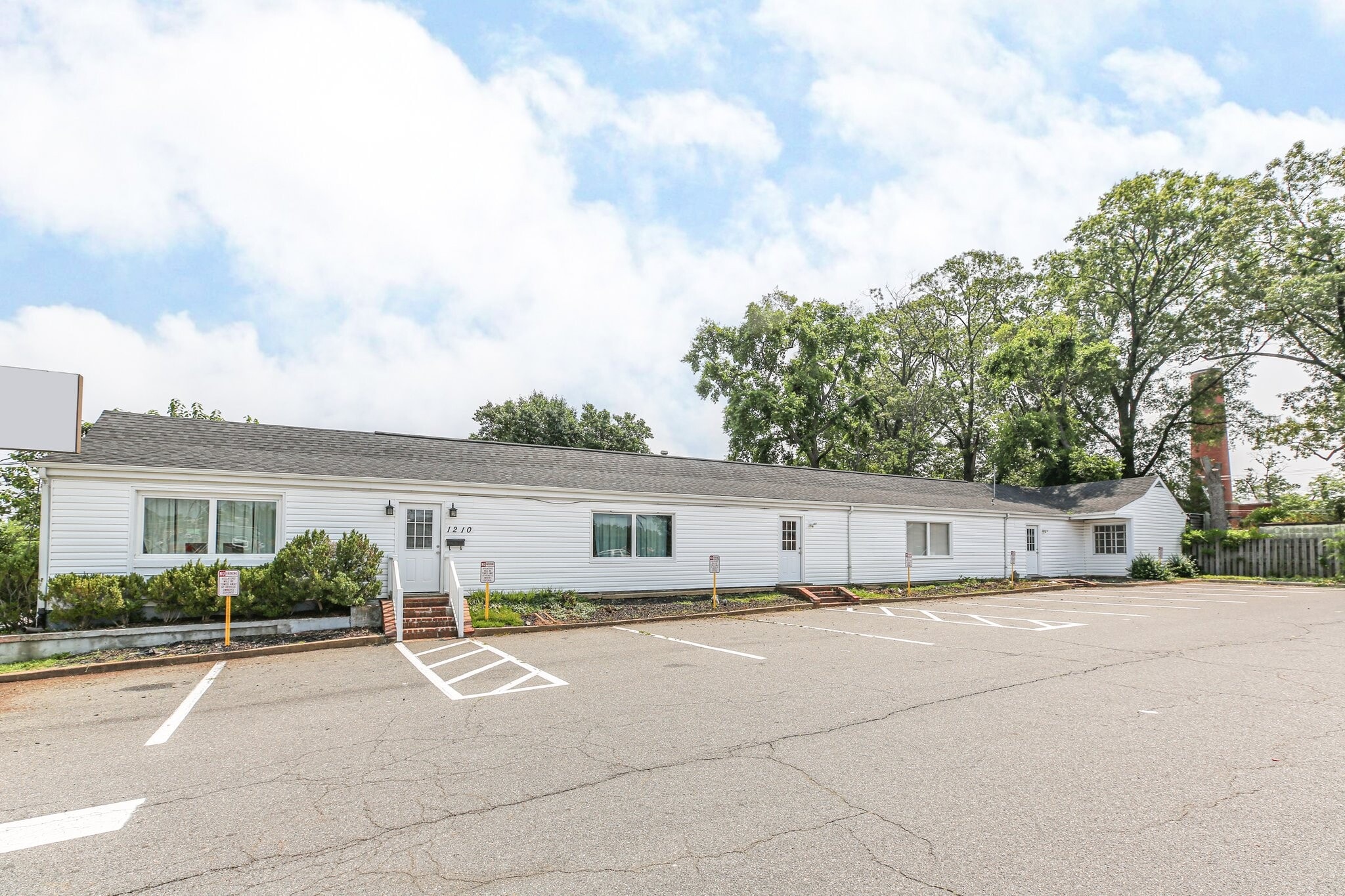 1210 Snowden St, Fredericksburg, VA for lease Primary Photo- Image 1 of 10