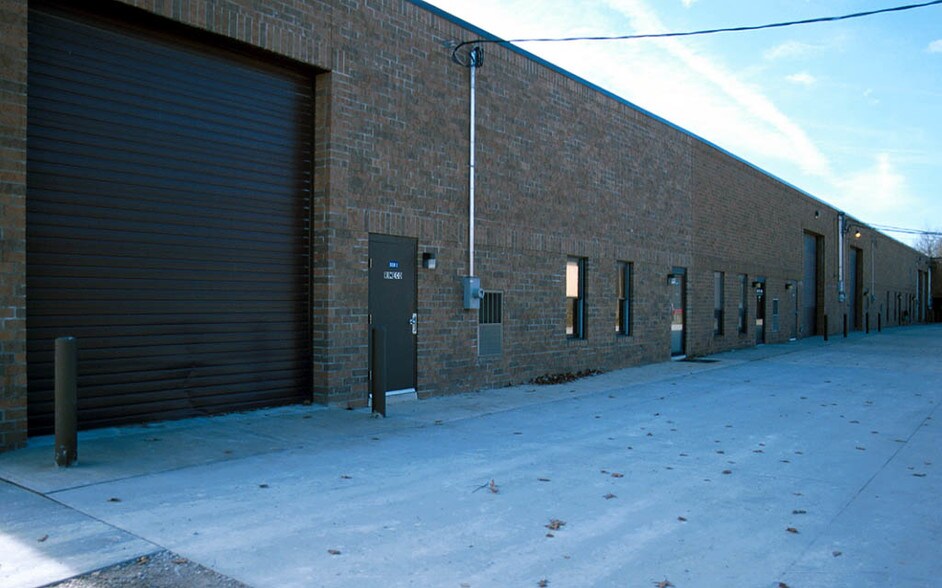 380 Solon Rd, Bedford, OH à vendre - Autre - Image 2 de 11