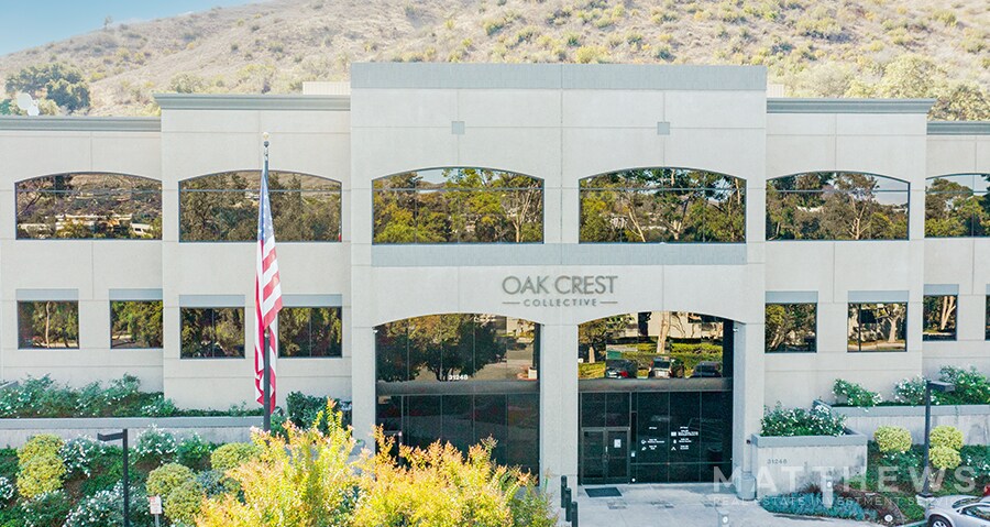 31248 Oak Crest Dr, Westlake Village, CA à louer - Photo du bâtiment - Image 1 de 5