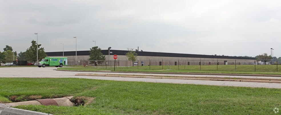 670 Chesapeake Park Plz, Middle River, MD à louer - Photo du bâtiment - Image 3 de 8