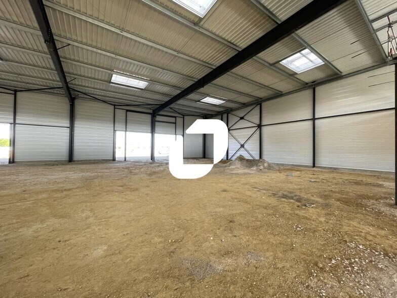 Local d'activités dans Moissy-Cramayel à vendre - Photo du bâtiment - Image 2 de 5