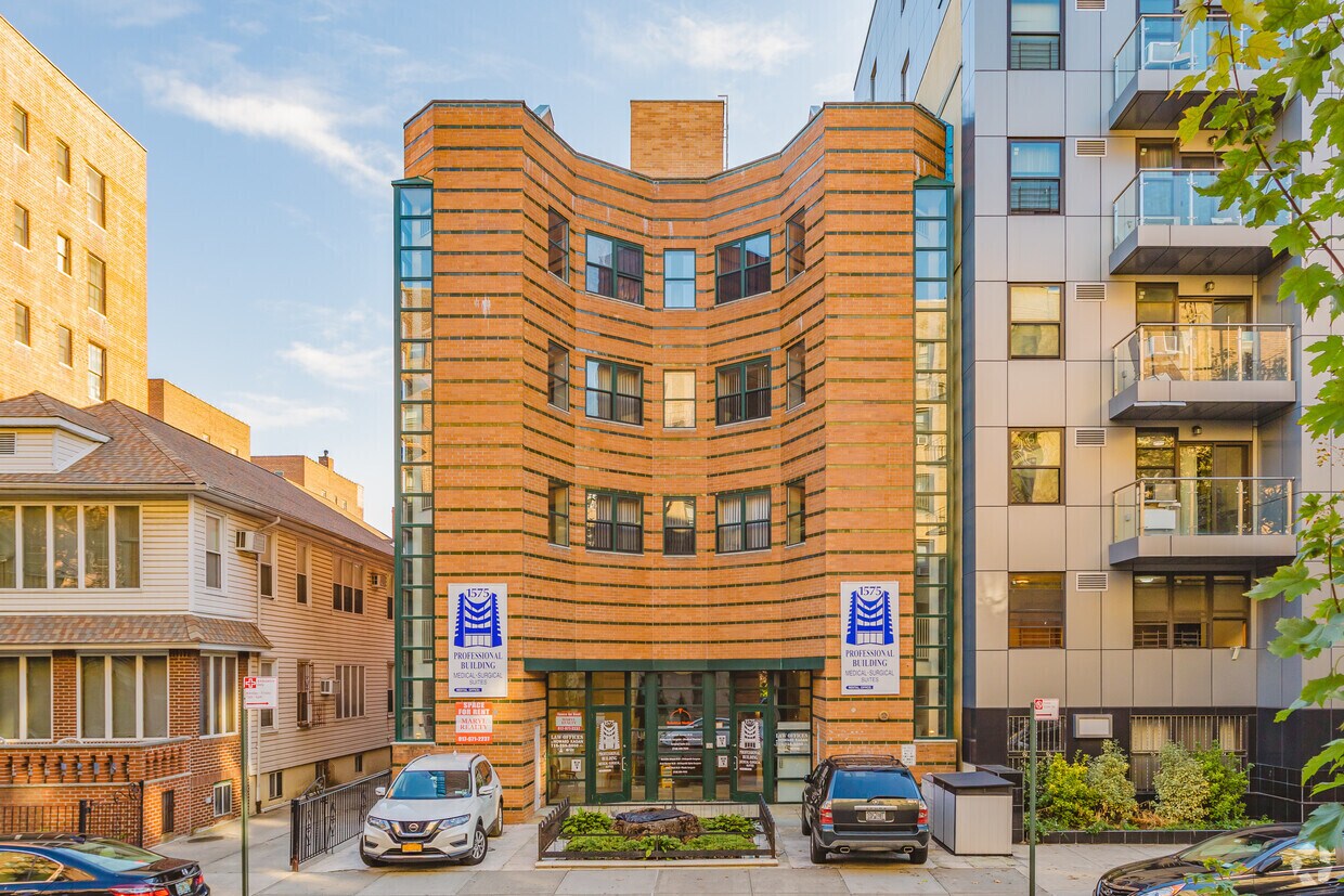 1575 E 19th St, Brooklyn, NY à louer Photo du bâtiment- Image 1 de 1