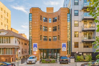 1575 E 19th St, Brooklyn, NY à louer Photo du bâtiment- Image 1 de 1