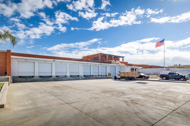 Plus de détails pour 9441-9477 N Opal Ave, Mentone, CA - Bureau, Industriel à louer