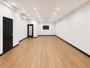580 Broadway, Brooklyn, NY for lease Interior Photo- Image 2 of 9