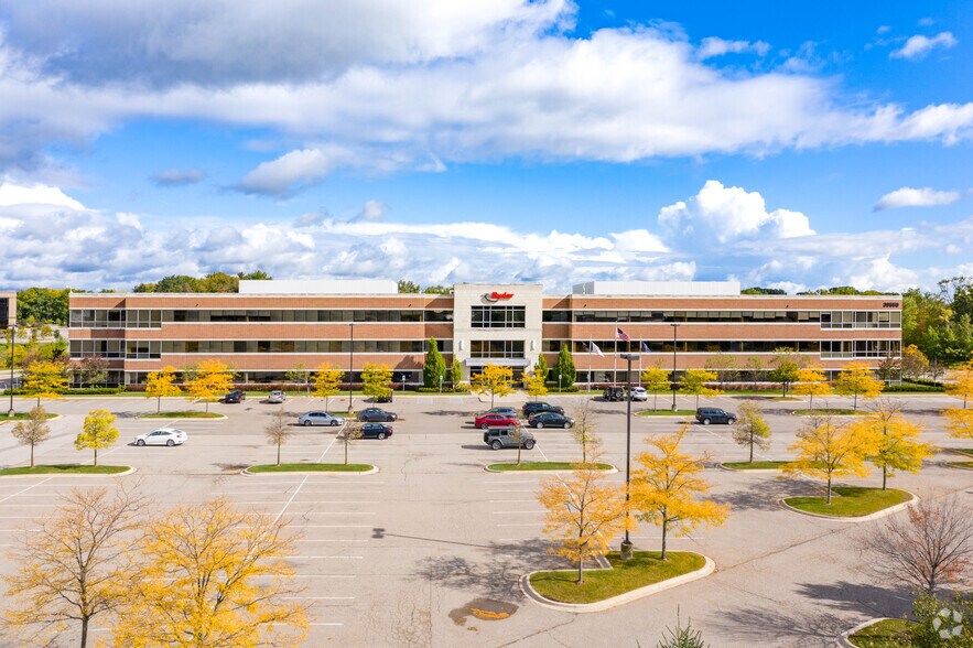 39550 13 Mile Rd, Novi, MI à louer - Photo du bâtiment - Image 3 de 4