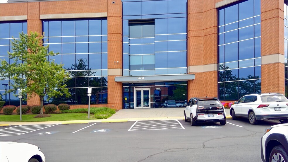 10432 Balls Ford Rd, Manassas, VA à louer - Photo du bâtiment - Image 2 de 13