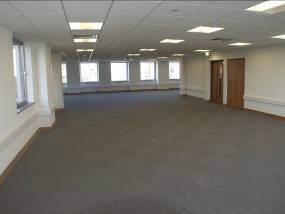 100-101 Queens Rd, Brighton for lease - Interior Photo - Image 2 of 3