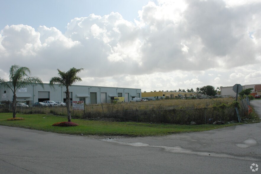 8790 NW 119th St, Hialeah Gardens, FL à vendre - Photo du bâtiment - Image 2 de 16