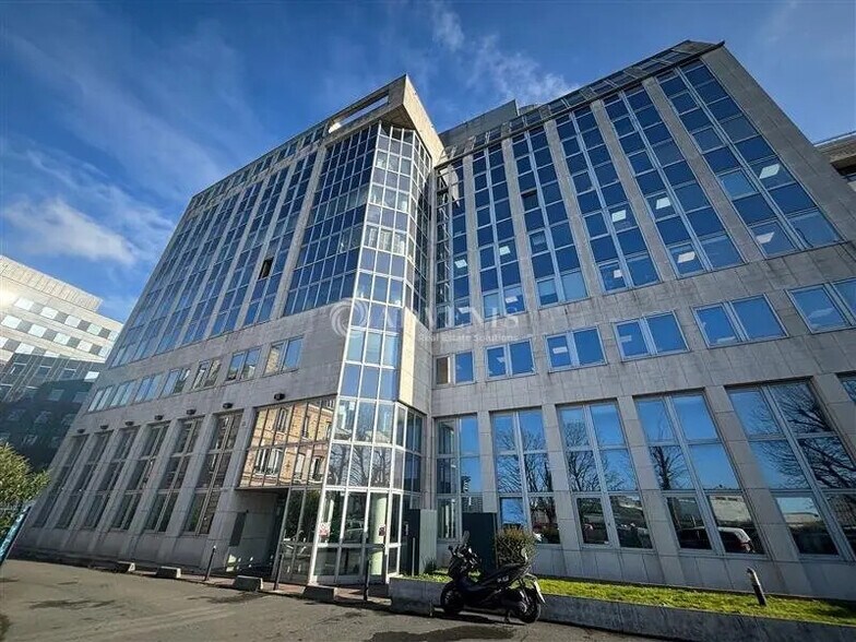 Bureau dans Charenton-le-Pont à louer - Photo du bâtiment - Image 1 de 2