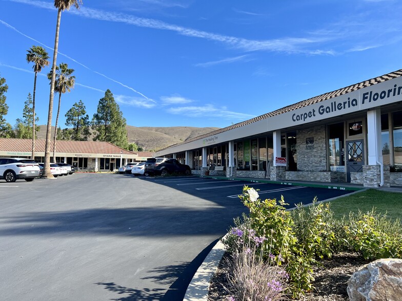 2655-2715 E Thousand Oaks Blvd, Thousand Oaks, CA for lease - Building Photo - Image 3 of 6