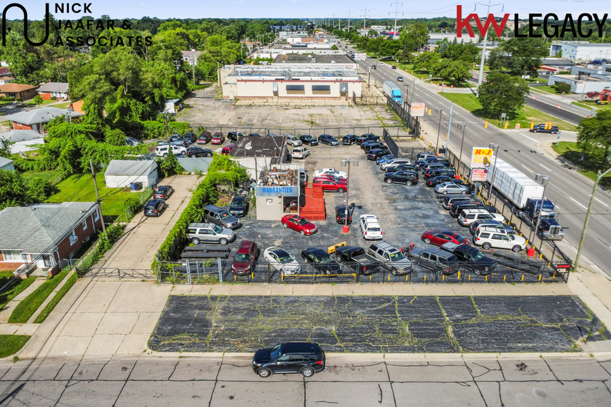 21101 W 8 Mile Rd, Detroit, MI for sale - Building Photo - Image 1 of 20