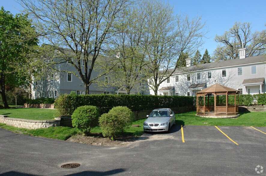 475 River Bend Rd, Naperville, IL à louer - Photo du bâtiment - Image 2 de 10