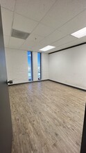 5060 N 19th Ave, Phoenix, AZ for lease Interior Photo- Image 1 of 4