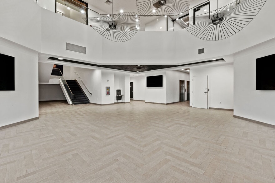 4393 S Riverboat Rd, Salt Lake City, UT à louer - Hall d’entrée - Image 3 de 12