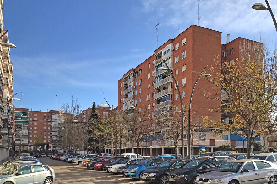 Calle Carlos Arniches, 2, Móstoles, Madrid à vendre - Photo du bâtiment - Image 2 de 3