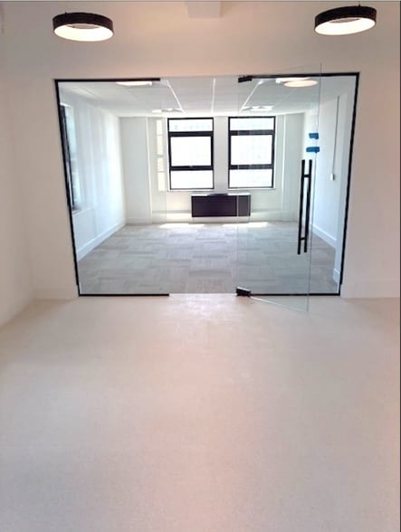 175 Main St, White Plains, NY à louer - Photo intérieure - Image 3 de 15
