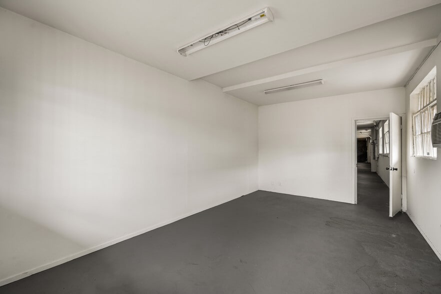 4863 Telegraph Rd, Los Angeles, CA for sale - Interior Photo - Image 3 of 18