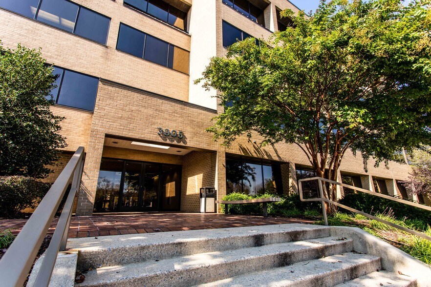 3905 National Dr, Burtonsville, MD à louer - Photo du bâtiment - Image 3 de 5