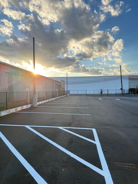 10 Nassau Terminal Rd, New Hyde Park, NY à louer - Photo du bâtiment - Image 3 de 6
