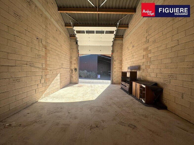 2767 Route De Pourrières, Trets for lease - Interior Photo - Image 3 of 12