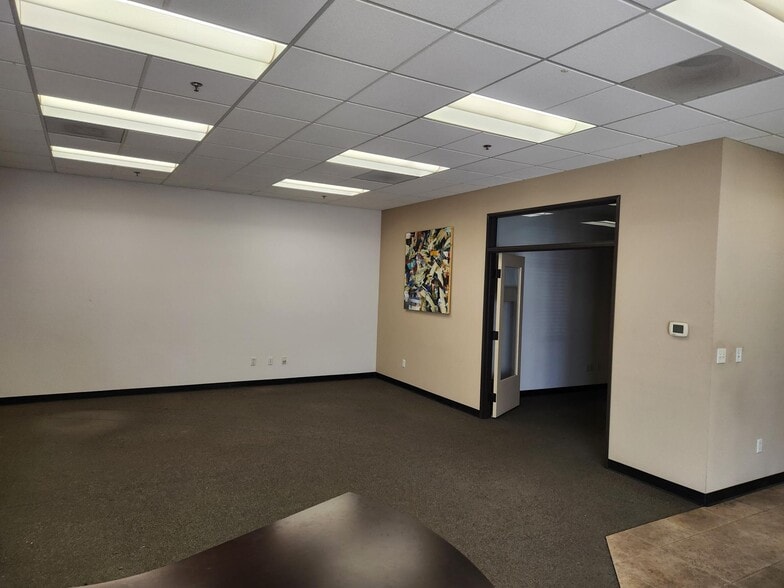 3790 Happy Ln, Sacramento, CA à vendre - Photo du bâtiment - Image 2 de 4