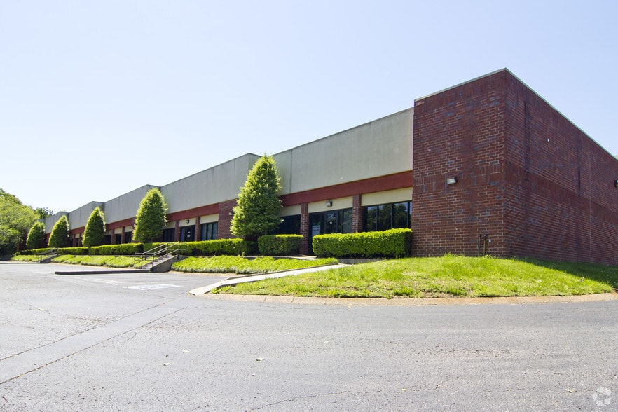 830 Fesslers Pky, Nashville, TN for lease - Building Photo - Image 2 of 15