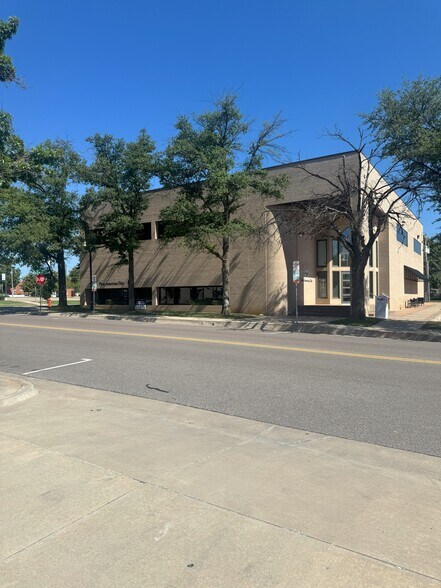 133 NW 8th St, Oklahoma City, OK à louer - Photo du bâtiment - Image 2 de 6