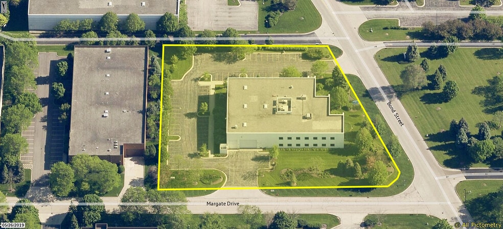 585 Bond St, Lincolnshire, IL for lease - Building Photo - Image 3 of 8