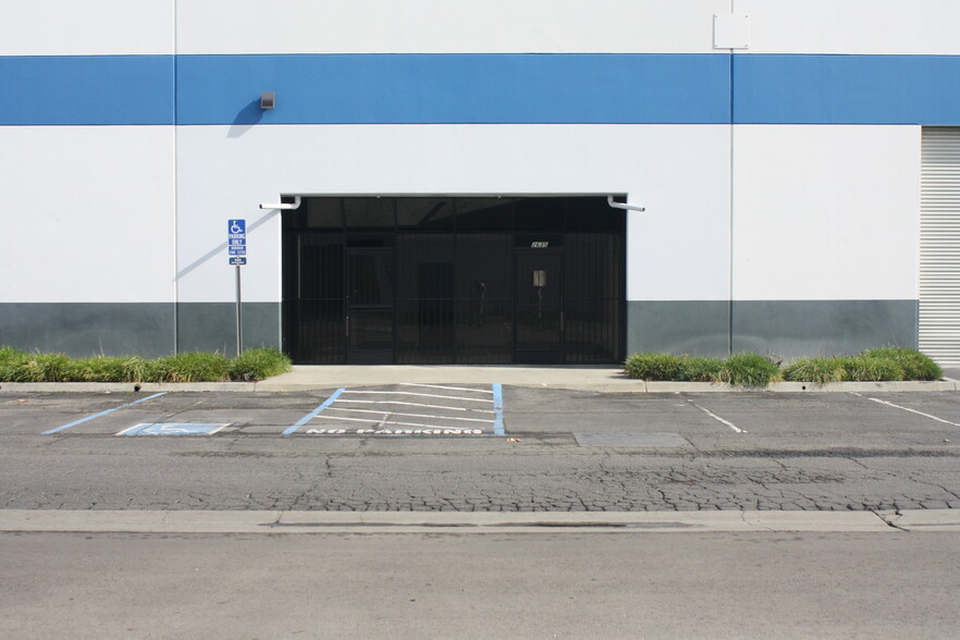 2621-2635 E Jensen Ave, Fresno, CA for lease - Building Photo - Image 3 of 3