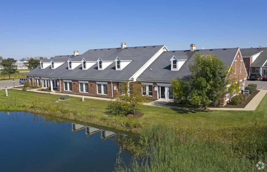 33 W Higgins Rd, South Barrington, IL for sale - Primary Photo - Image 1 of 2