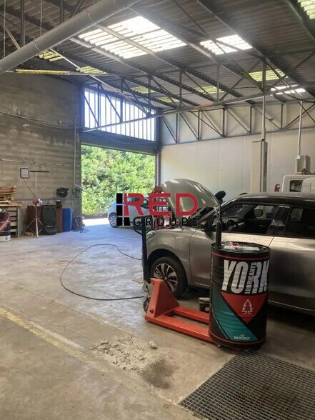 Industrial in Châteauneuf-le-Rouge for lease - Building Photo - Image 3 of 5