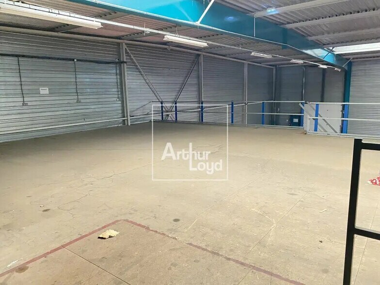 Local d'activités dans Lisses à vendre - Photo intérieure - Image 3 de 7