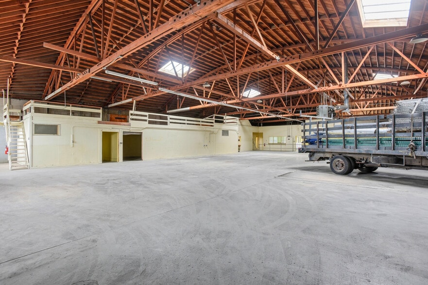 940 S Amphlett Blvd, San Mateo, CA à vendre - Photo du bâtiment - Image 3 de 17