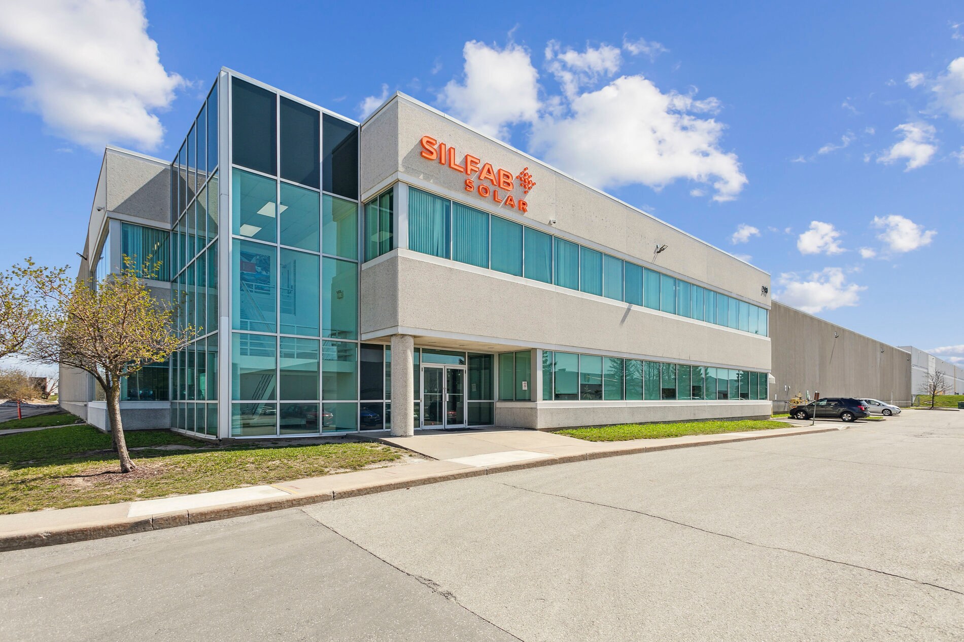 240 Courtneypark Dr E, Mississauga, ON for sale Primary Photo- Image 1 of 1