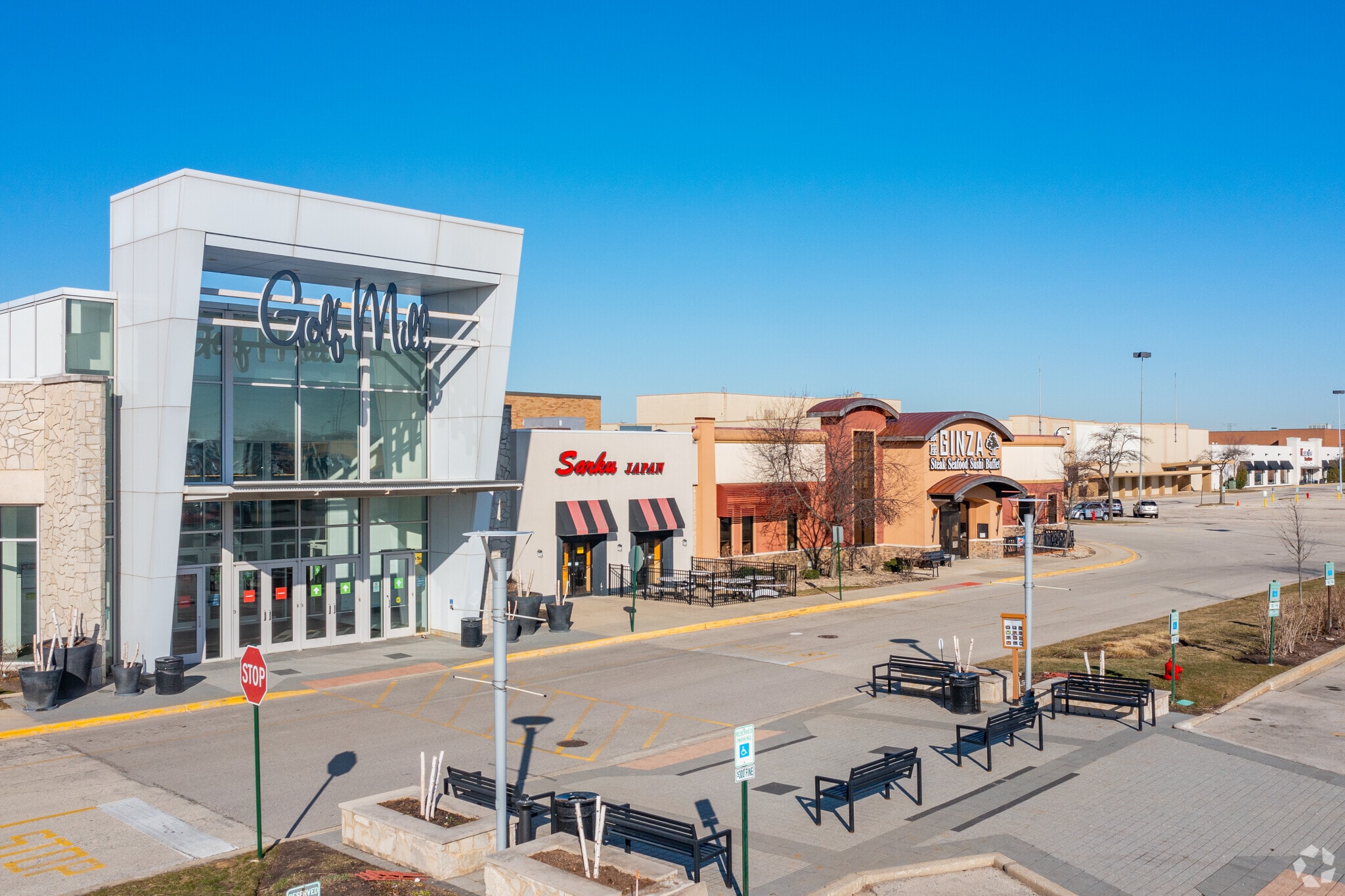 Golf Mill Town Center portefeuille de 7 propriétés à vendre sur LoopNet.ca Photo principale- Image 1 de 8