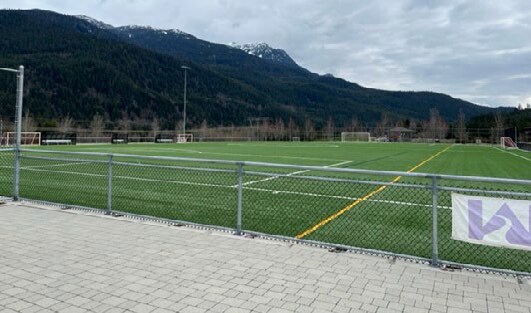 1201 Cheakamus Lake Rd, Whistler, BC à vendre - Photo du bâtiment - Image 3 de 8