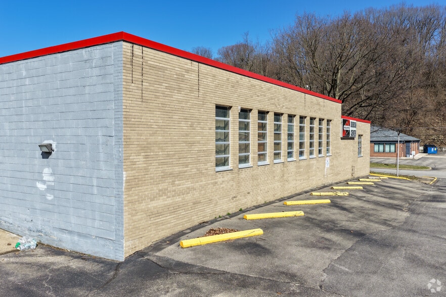 520 E Bruceton Rd, Pittsburgh, PA for lease - Building Photo - Image 3 of 9