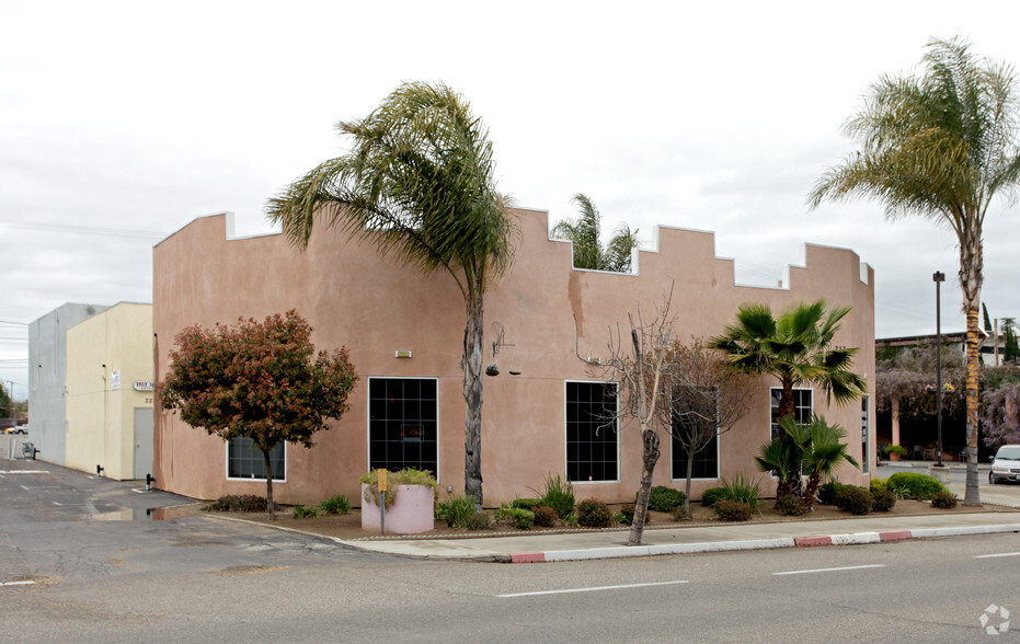 219-227 W Canal Dr, Turlock, CA for sale - Primary Photo - Image 1 of 1